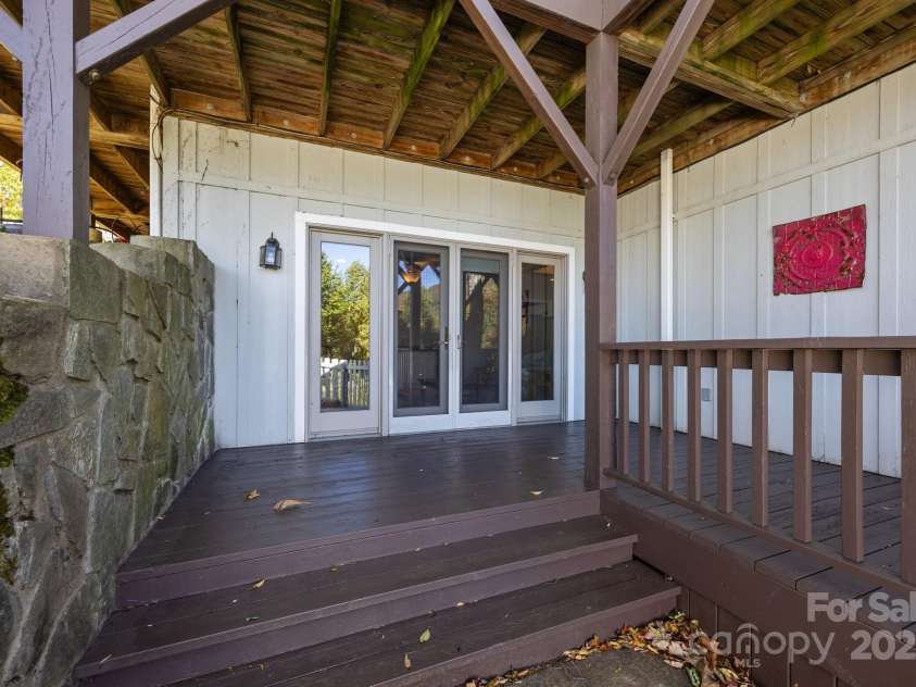 69 Blowing Ridge Lane, Sylva, NC 28779.  MLS# CAR4313190, YatesRealty ID 3128. 