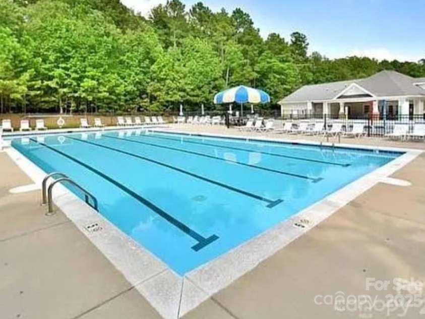 2015 Savannah Hills Drive, Matthews, NC 28105.  MLS# CAR4280278, YatesRealty ID 31280. 