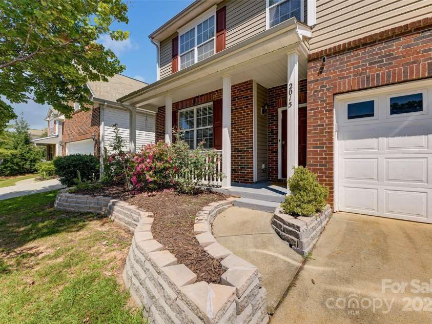 2015 Savannah Hills Drive, Matthews, NC 28105.  MLS# CAR4280278, YatesRealty ID 31280. 