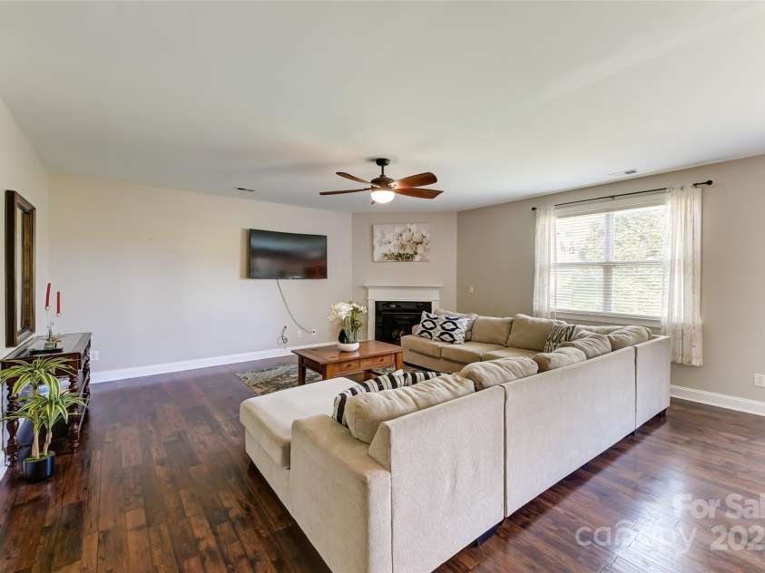 2015 Savannah Hills Drive, Matthews, NC 28105.  MLS# CAR4280278, YatesRealty ID 31280. 