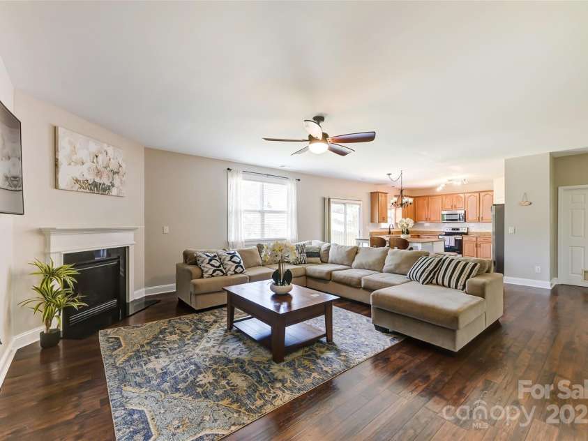 2015 Savannah Hills Drive, Matthews, NC 28105.  MLS# CAR4280278, YatesRealty ID 31280. 