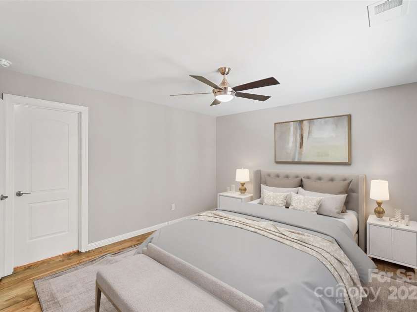 2015 Savannah Hills Drive, Matthews, NC 28105.  MLS# CAR4280278, YatesRealty ID 31280. 