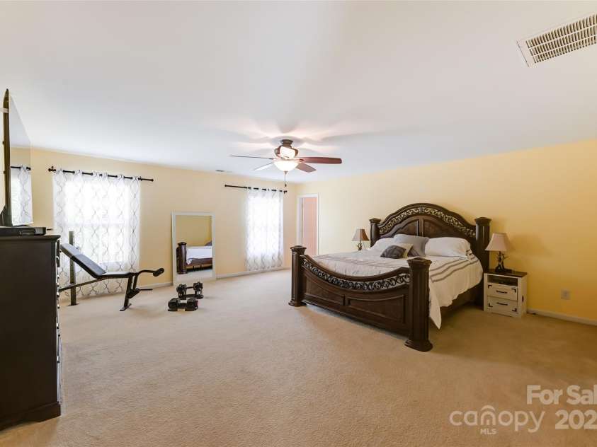 2015 Savannah Hills Drive, Matthews, NC 28105.  MLS# CAR4280278, YatesRealty ID 31280. 