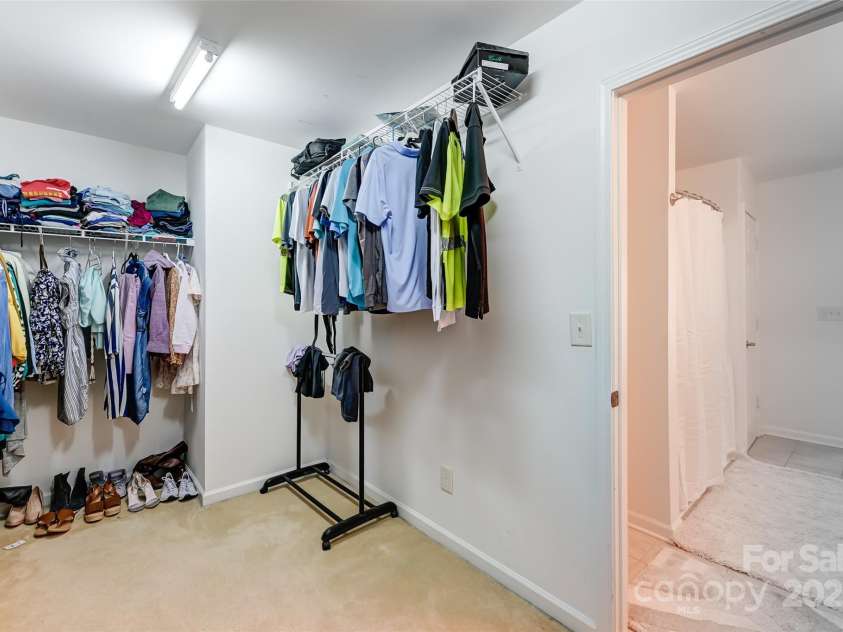 2015 Savannah Hills Drive, Matthews, NC 28105.  MLS# CAR4280278, YatesRealty ID 31280. 