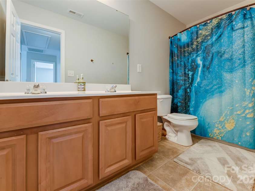 2015 Savannah Hills Drive, Matthews, NC 28105.  MLS# CAR4280278, YatesRealty ID 31280. 