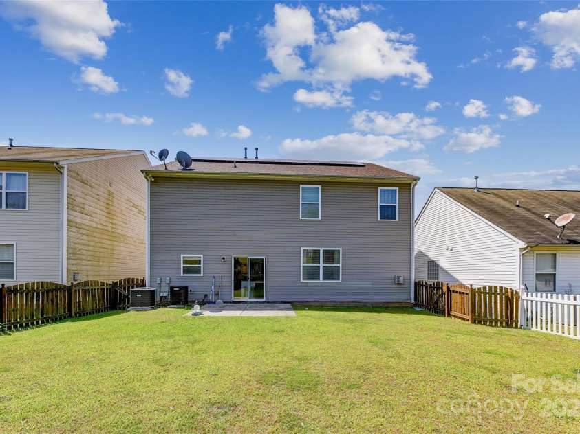 2015 Savannah Hills Drive, Matthews, NC 28105.  MLS# CAR4280278, YatesRealty ID 31280. 