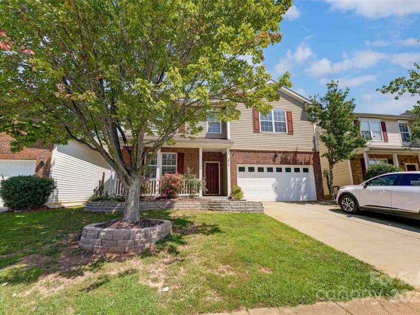2015 Savannah Hills Drive, Matthews, NC 28105.  MLS# CAR4280278, YatesRealty ID 31280. 