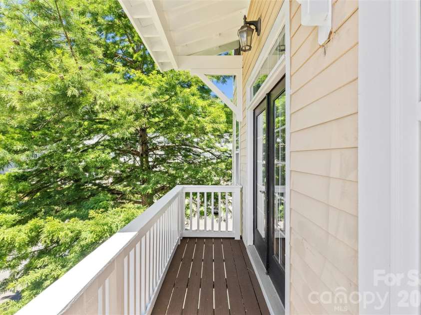 540 Dubois Court, Charlotte, NC 28208.  MLS# CAR4374997, YatesRealty ID 31280. 