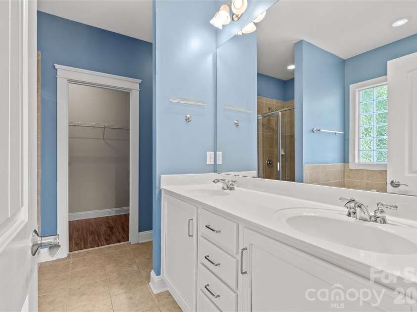 540 Dubois Court, Charlotte, NC 28208.  MLS# CAR4374997, YatesRealty ID 31280. 