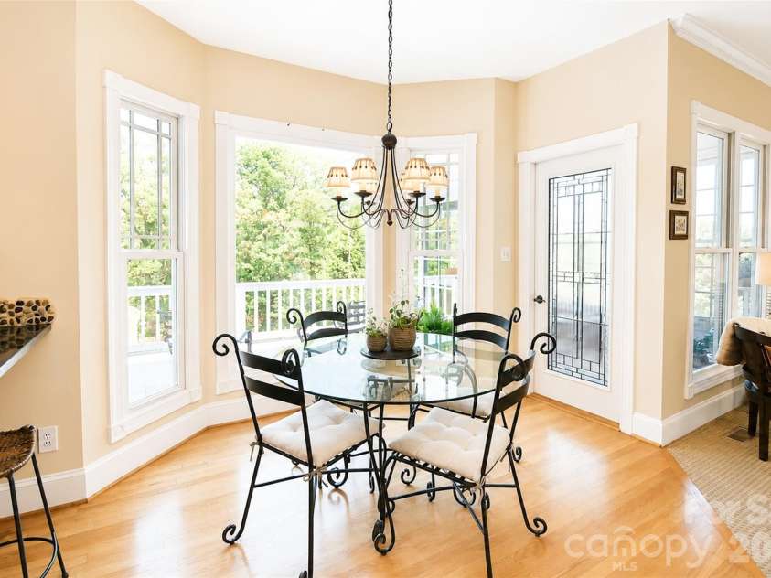 127 Vista Drive, Davidson, NC 28036.  MLS# CAR4394451, YatesRealty ID 31281. 