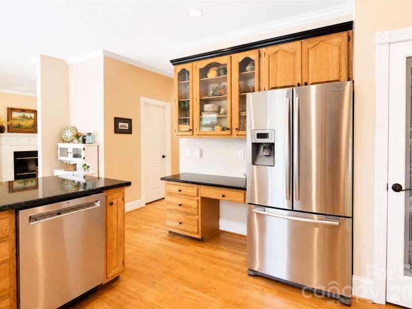 127 Vista Drive, Davidson, NC 28036.  MLS# CAR4394451, YatesRealty ID 31281. 