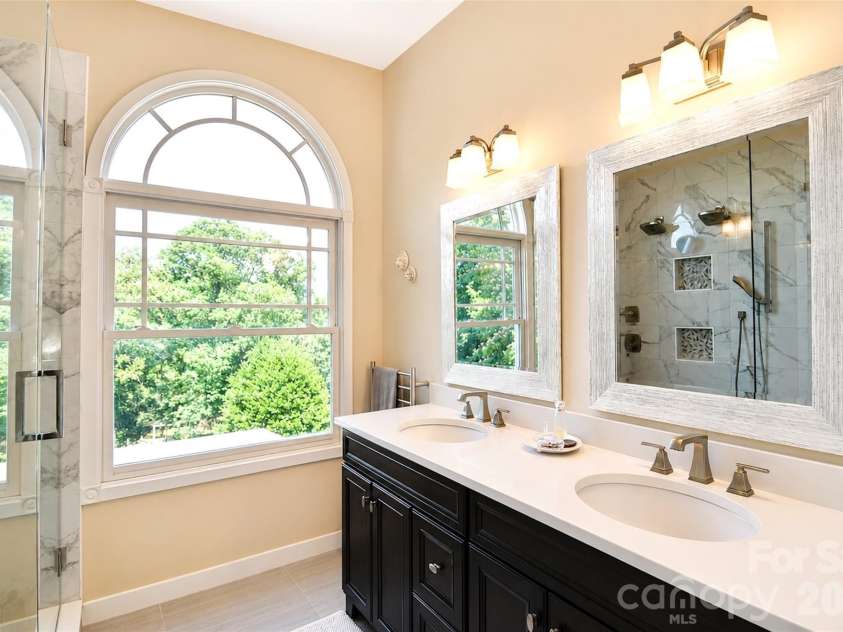 127 Vista Drive, Davidson, NC 28036.  MLS# CAR4394451, YatesRealty ID 31281. 