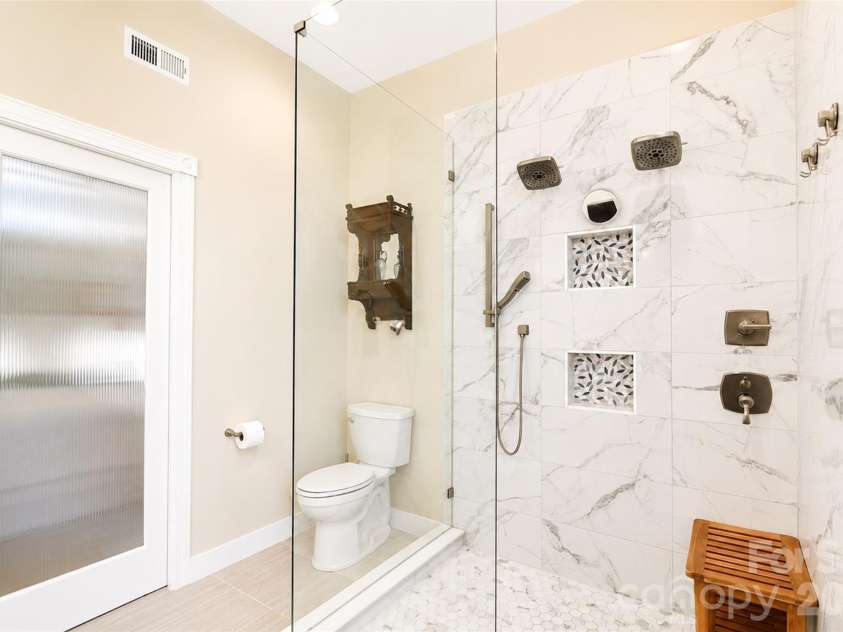 127 Vista Drive, Davidson, NC 28036.  MLS# CAR4394451, YatesRealty ID 31281. 