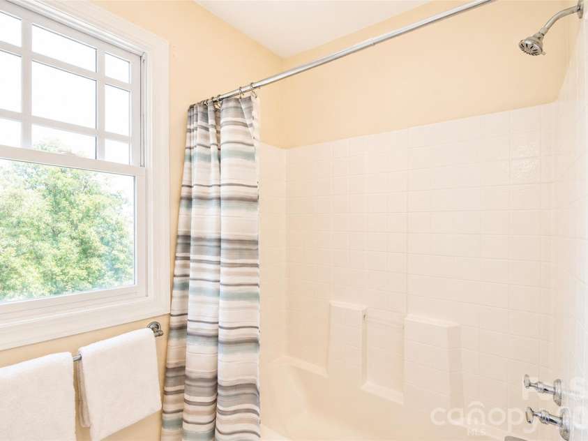 127 Vista Drive, Davidson, NC 28036.  MLS# CAR4394451, YatesRealty ID 31281. 