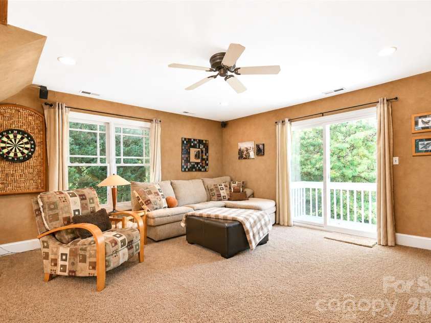 127 Vista Drive, Davidson, NC 28036.  MLS# CAR4394451, YatesRealty ID 31281. 