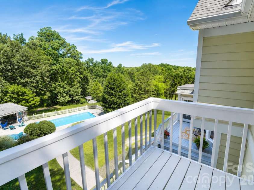 127 Vista Drive, Davidson, NC 28036.  MLS# CAR4394451, YatesRealty ID 31281. 