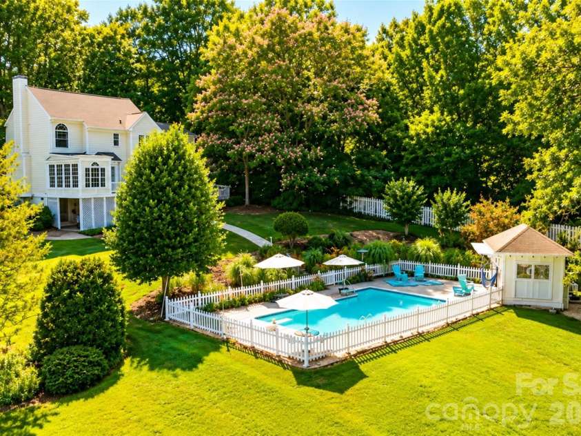 127 Vista Drive, Davidson, NC 28036.  MLS# CAR4394451, YatesRealty ID 31281. 