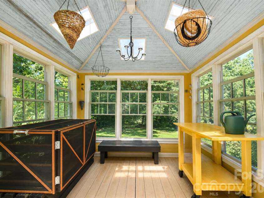 127 Vista Drive, Davidson, NC 28036.  MLS# CAR4394451, YatesRealty ID 31281. 