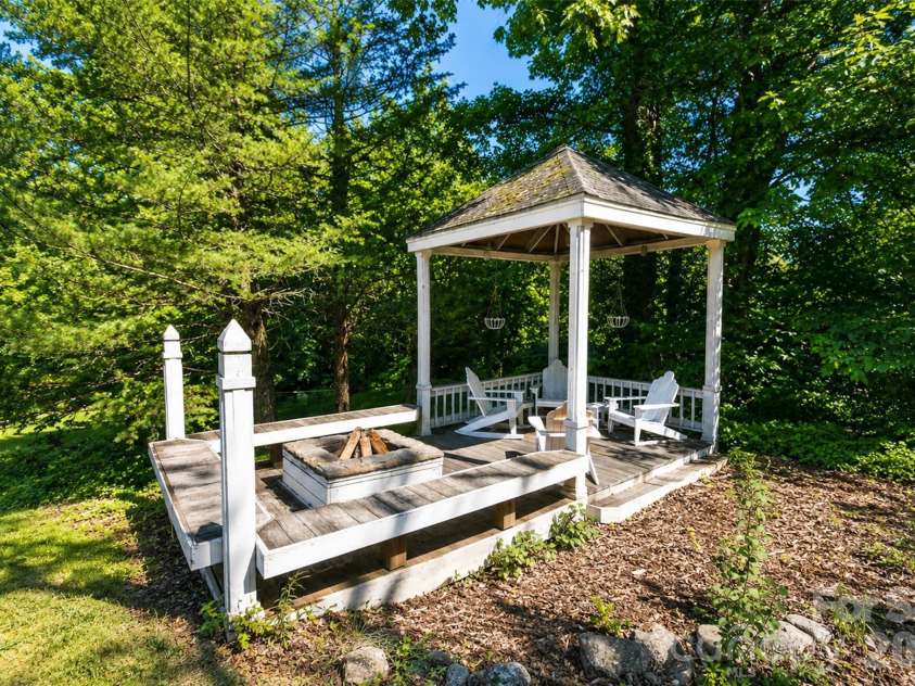 127 Vista Drive, Davidson, NC 28036.  MLS# CAR4394451, YatesRealty ID 31281. 