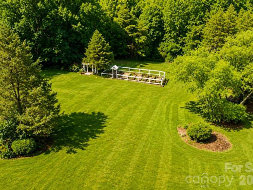 127 Vista Drive, Davidson, NC 28036.  MLS# CAR4394451, YatesRealty ID 31281. 