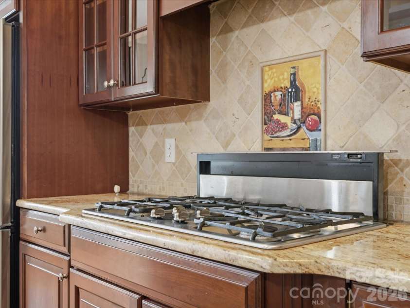 458 Inverness Place, Rock Hill, SC 29730.  MLS# CAR4352853, YatesRealty ID 31282. And a gas cook-top