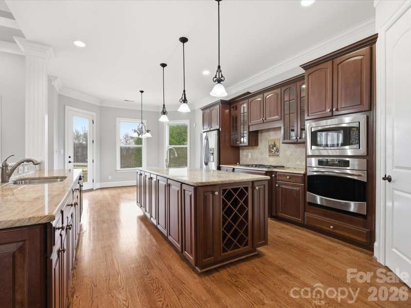 458 Inverness Place, Rock Hill, SC 29730.  MLS# CAR4352853, YatesRealty ID 31282. And ample cabinet with