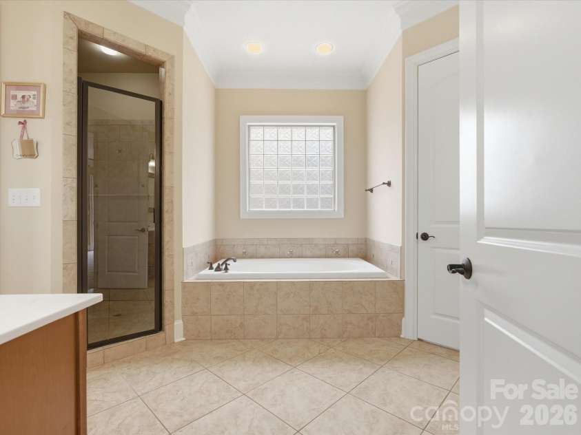 458 Inverness Place, Rock Hill, SC 29730.  MLS# CAR4352853, YatesRealty ID 31282. With large soaking tub