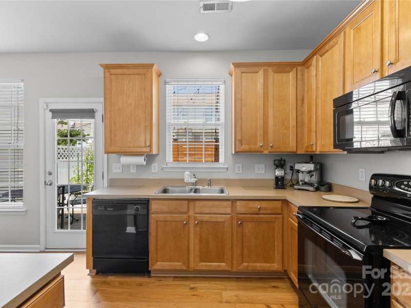 514 Bent Leaf Court, Fort Mill, SC 29708.  MLS# CAR4273962, YatesRealty ID 31282. 