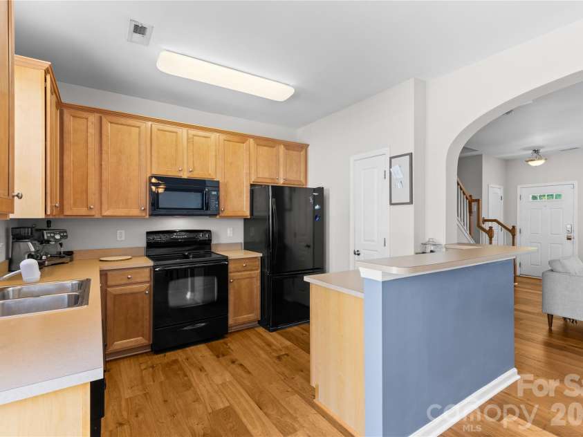 514 Bent Leaf Court, Fort Mill, SC 29708.  MLS# CAR4329080, YatesRealty ID 31282. Kitchen 