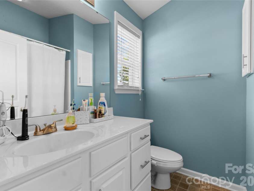 514 Bent Leaf Court, Fort Mill, SC 29708.  MLS# CAR4329080, YatesRealty ID 31282. Primary Bath 