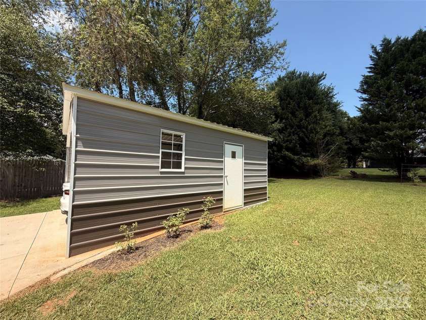 406 Greenlea Circle, Taylorsville, NC 28681.  MLS# CAR4281434, YatesRealty ID 31283. 