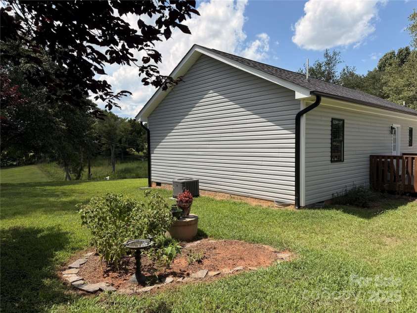 406 Greenlea Circle, Taylorsville, NC 28681.  MLS# CAR4281434, YatesRealty ID 31283. 