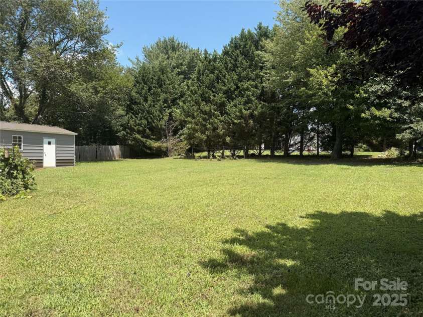 406 Greenlea Circle, Taylorsville, NC 28681.  MLS# CAR4281434, YatesRealty ID 31283. 