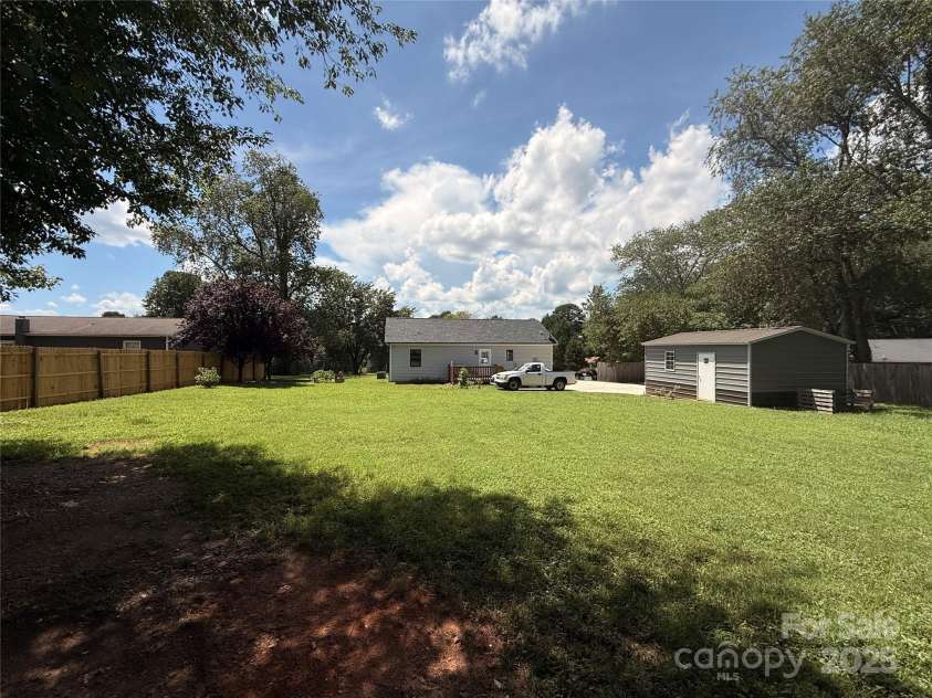 406 Greenlea Circle, Taylorsville, NC 28681.  MLS# CAR4281434, YatesRealty ID 31283. 