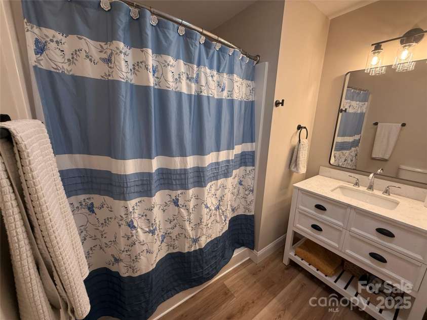 406 Greenlea Circle, Taylorsville, NC 28681.  MLS# CAR4281434, YatesRealty ID 31283. Primary Bathroom