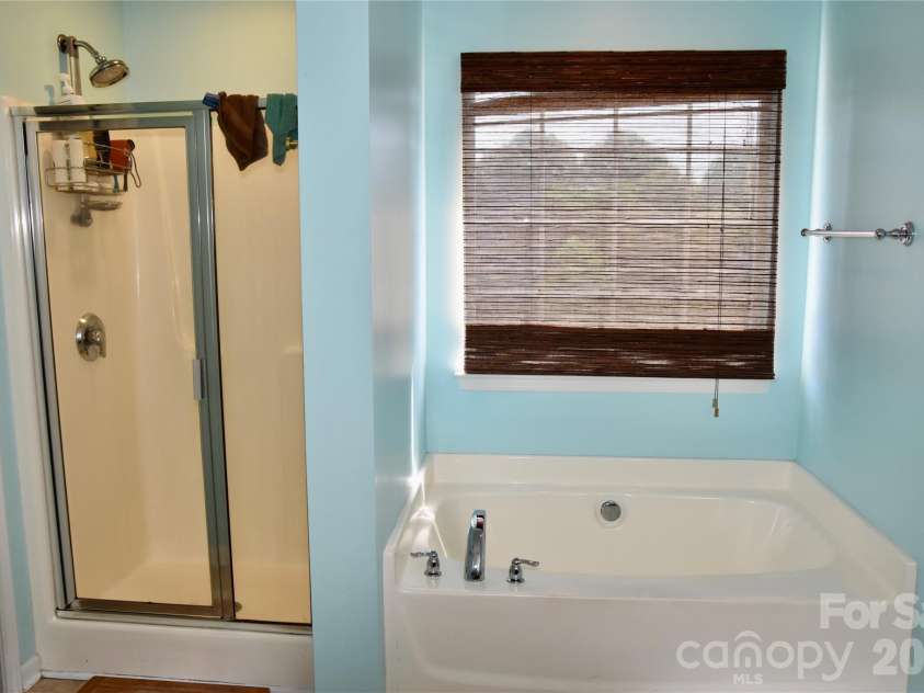 9007 Goldfields Drive, Charlotte, NC 28227.  MLS# CAR4383899, YatesRealty ID 31283. Primary Bath 2