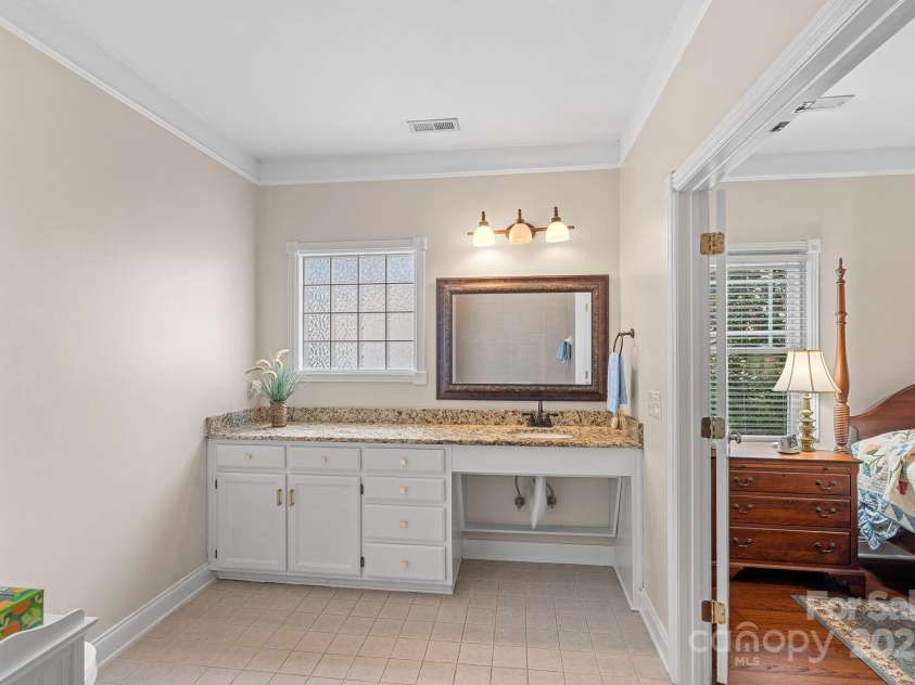 14207 Hudson Park Lane, Huntersville, NC 28078.  MLS# CAR4288875, YatesRealty ID 31284. Primary bath