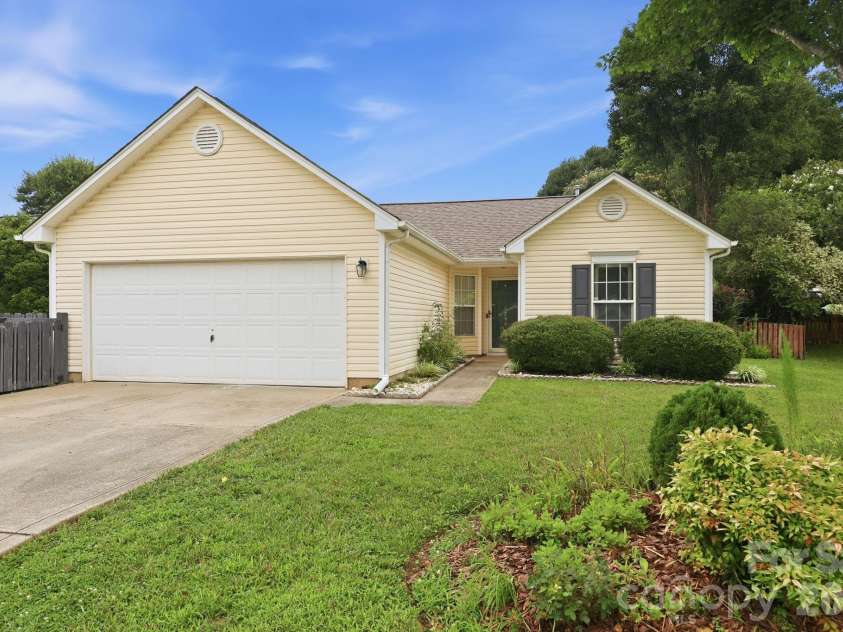 5244 Moonlight Trail, Concord, NC 28025.  MLS# CAR4390490, YatesRealty ID 31284. 