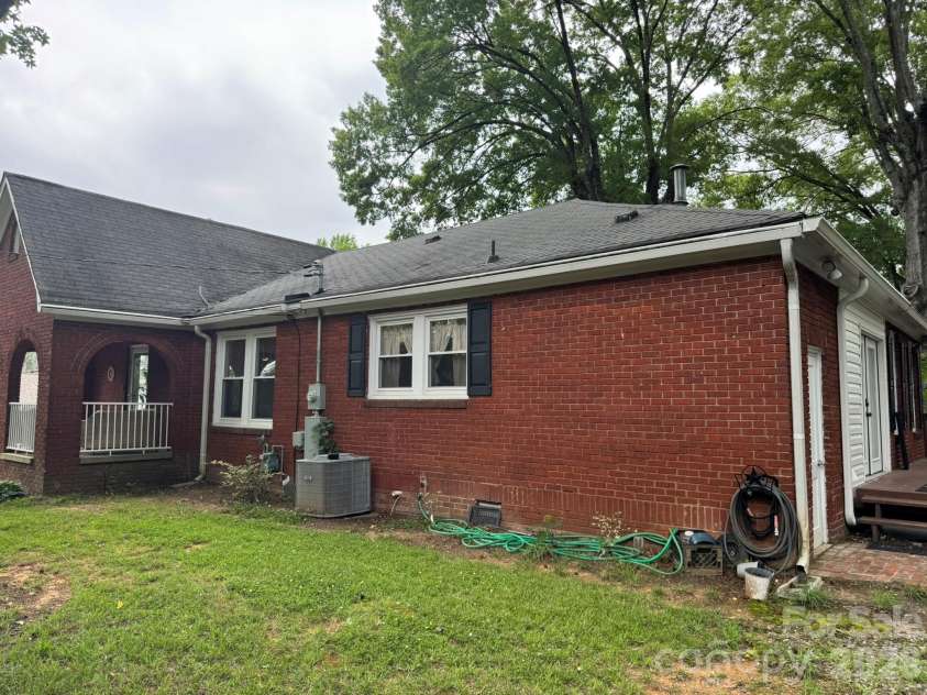 1303 Lane Street, Kannapolis, NC 28083.  MLS# CAR4390357, YatesRealty ID 31285. Side of home leading to back yard