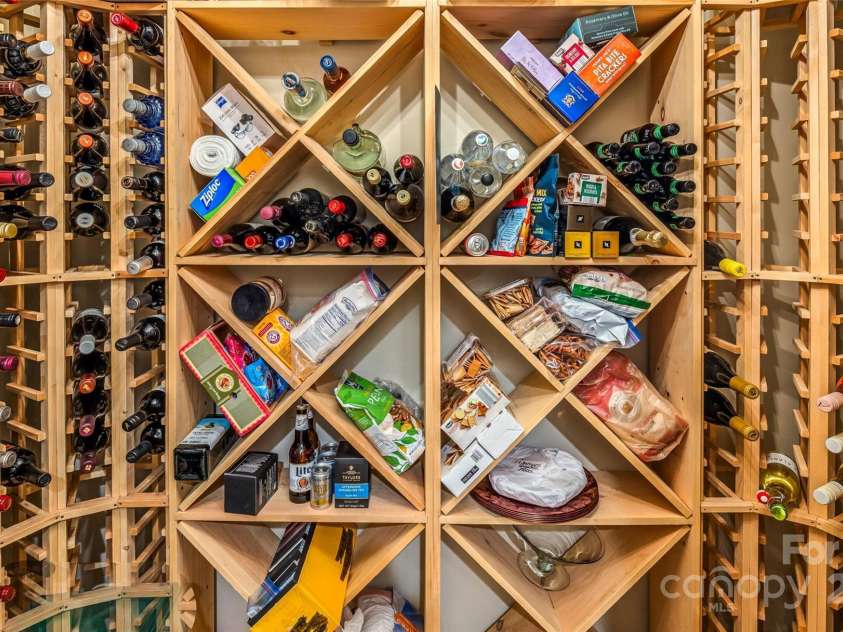 7 Cooper Cove, Hendersonville, NC 28739.  MLS# CAR4284061, YatesRealty ID 31285. 