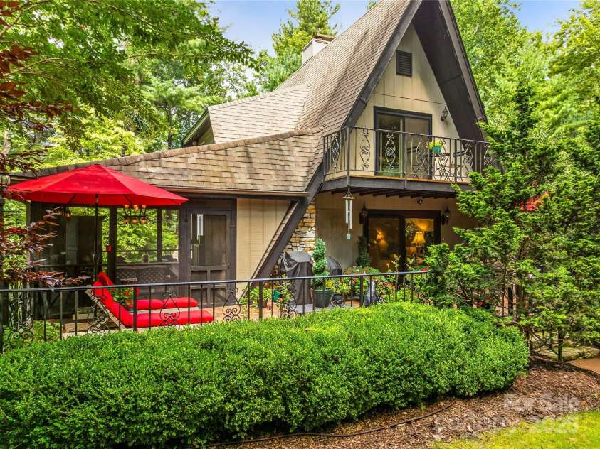 7 Cooper Cove, Hendersonville, NC 28739.  MLS# CAR4284061, YatesRealty ID 31285. 