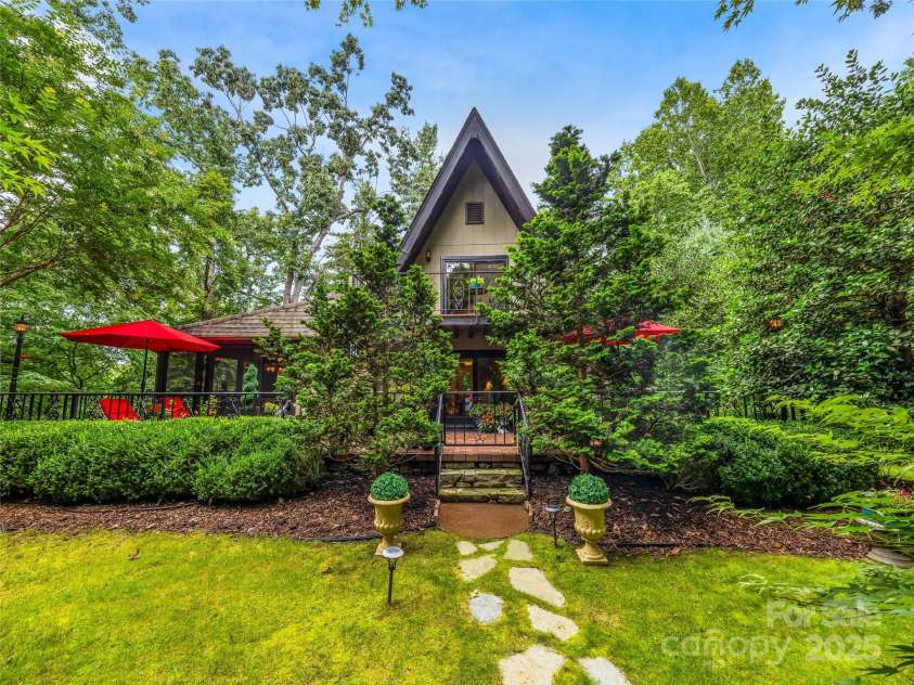 7 Cooper Cove, Hendersonville, NC 28739.  MLS# CAR4284061, YatesRealty ID 31285. 