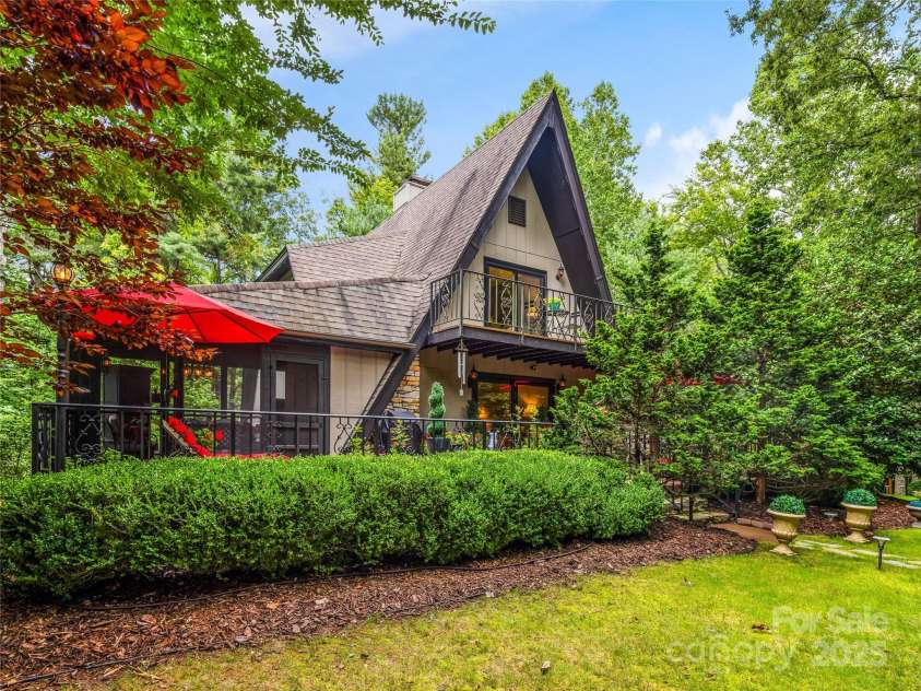 7 Cooper Cove, Hendersonville, NC 28739.  MLS# CAR4284061, YatesRealty ID 31285. 