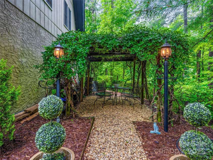 7 Cooper Cove, Hendersonville, NC 28739.  MLS# CAR4284061, YatesRealty ID 31285. 