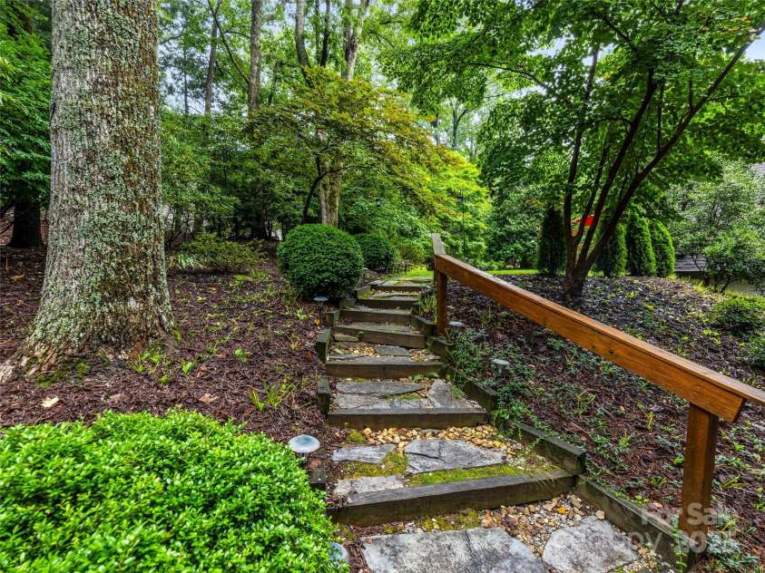 7 Cooper Cove, Hendersonville, NC 28739.  MLS# CAR4284061, YatesRealty ID 31285. 