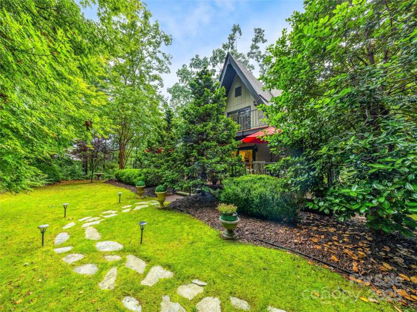 7 Cooper Cove, Hendersonville, NC 28739.  MLS# CAR4284061, YatesRealty ID 31285. 