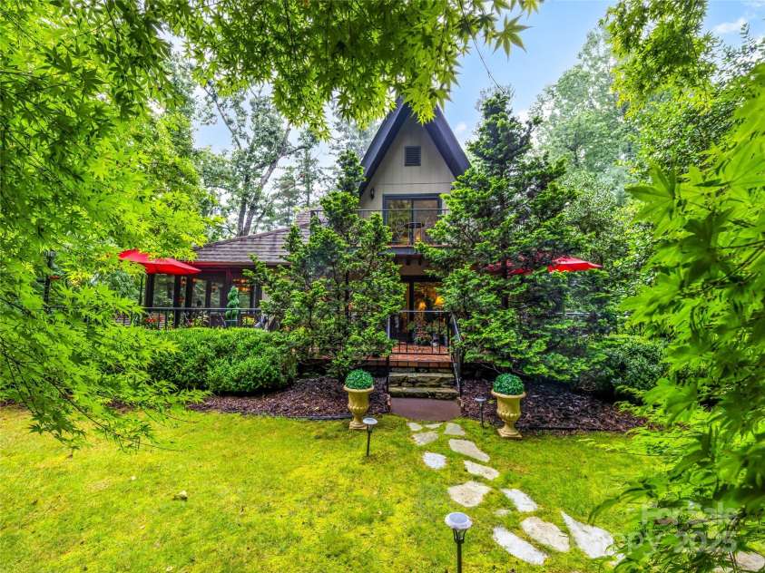 7 Cooper Cove, Hendersonville, NC 28739.  MLS# CAR4284061, YatesRealty ID 31285. 