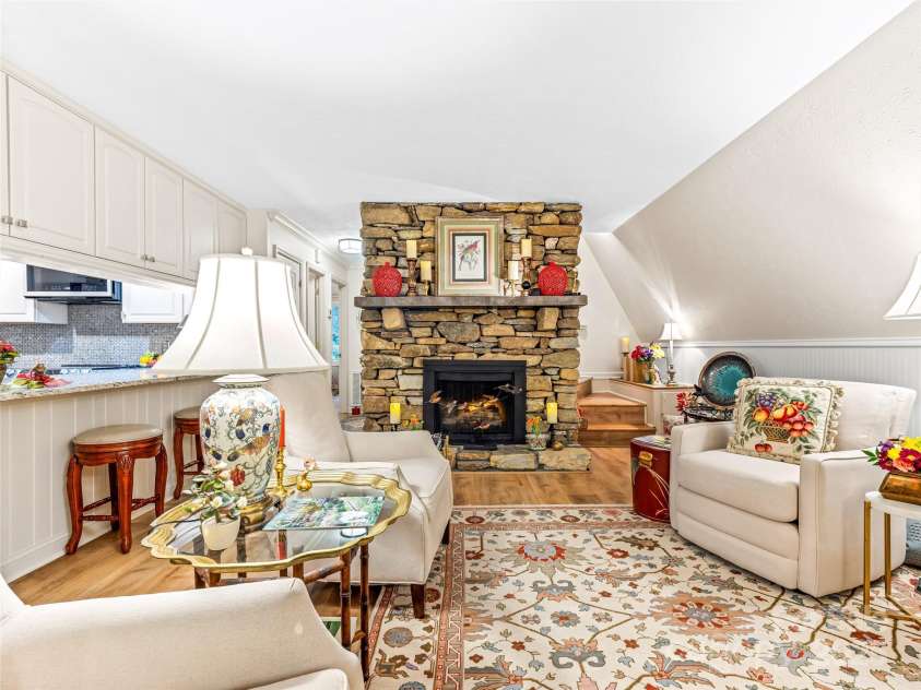 7 Cooper Cove, Hendersonville, NC 28739.  MLS# CAR4284061, YatesRealty ID 31285. 