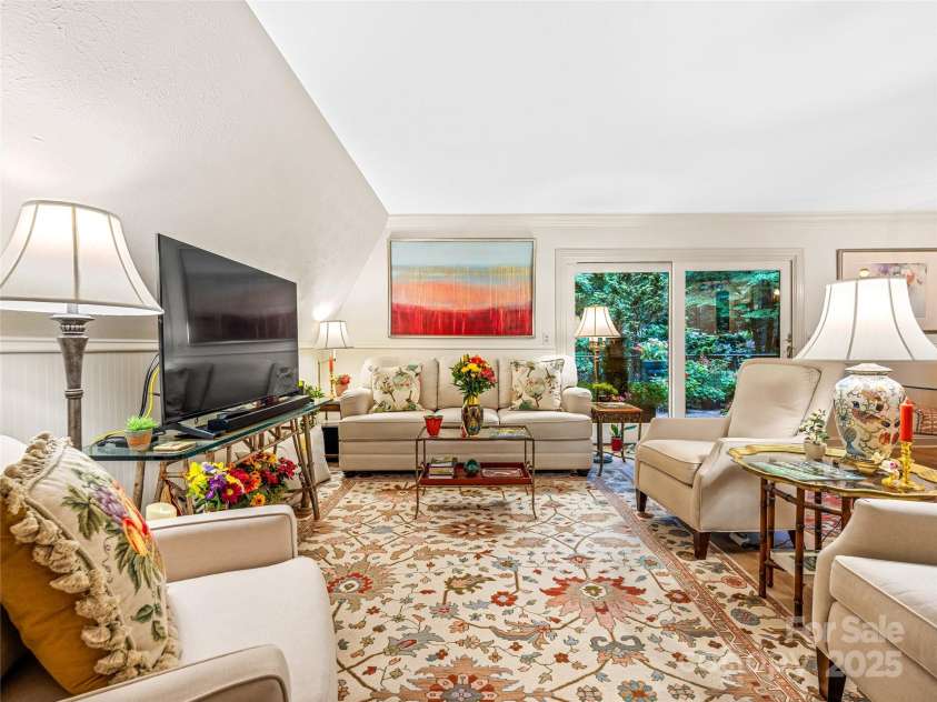 7 Cooper Cove, Hendersonville, NC 28739.  MLS# CAR4284061, YatesRealty ID 31285. 