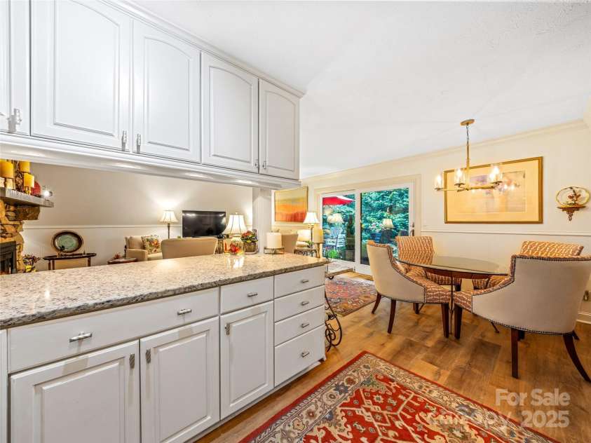 7 Cooper Cove, Hendersonville, NC 28739.  MLS# CAR4284061, YatesRealty ID 31285. 